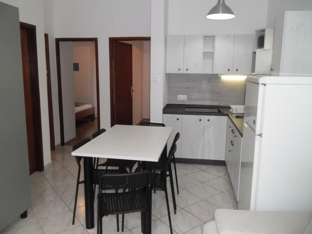 Apartmani Nena Povljana Extérieur photo